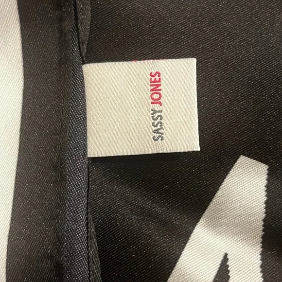 Original Sassy Jones Queen scarf - black and white . Never worn - Picture 2 of 3